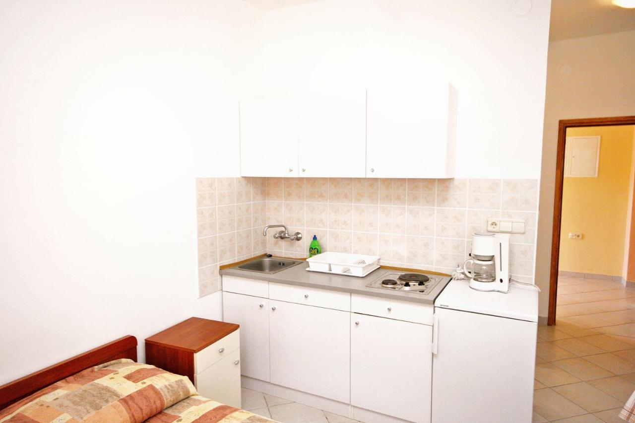 Apartments With A Parking Space Rovanjska, Paklenica - 6209 エクステリア 写真