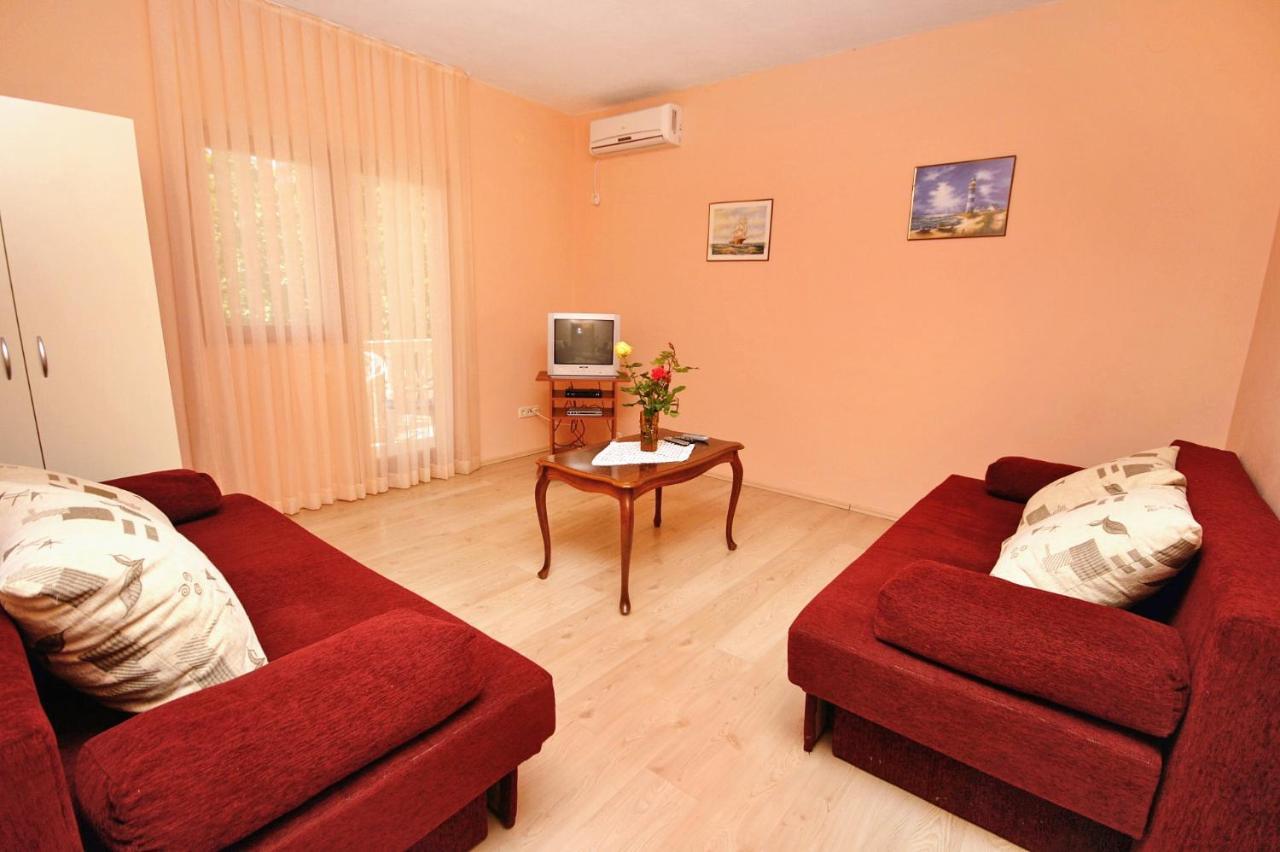 Apartments With A Parking Space Rovanjska, Paklenica - 6209 エクステリア 写真
